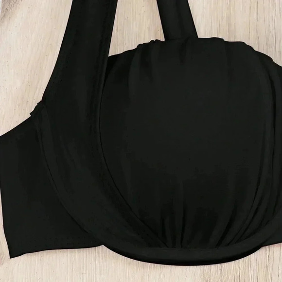 Black Women's Beach Pleated Bikini Set - Picture 5 of 8